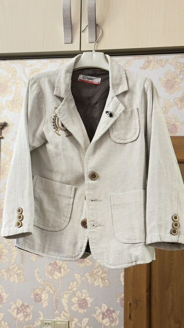 Paltolar: Əşyaların hər biri yeni kimidirdonlar cəmi bir defe geyinilib,Qiymet — 7