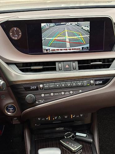 Lexus: Lexus ES: 2019 г., Гибрид, Седан — 12