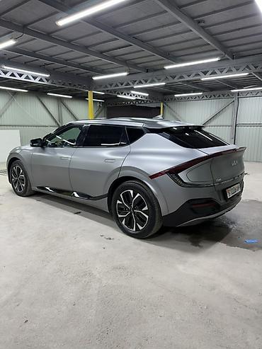 самый дешёвый электромобиль: Kia EV6: 2023 г., Электромобиль, Кроссовер — 4