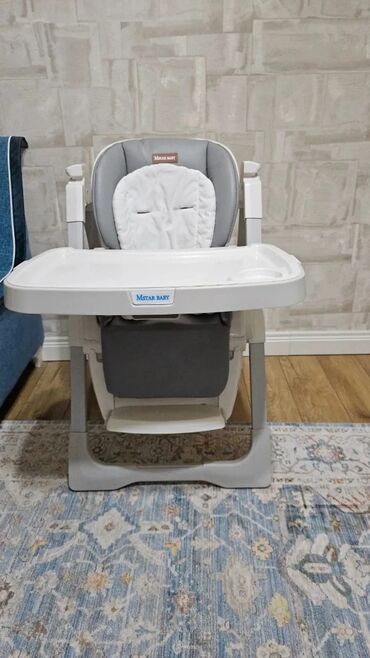 Yemək masaları, oturacaqları: Mstar Baby yemək stulu - Rəng: ağ/boz - Geniş, çıxarıla bilən ikili