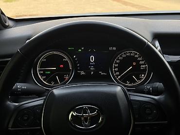 значок форестер: Toyota Camry: 2022 г., 2.5 л, Автомат, Гибрид, Седан — 10