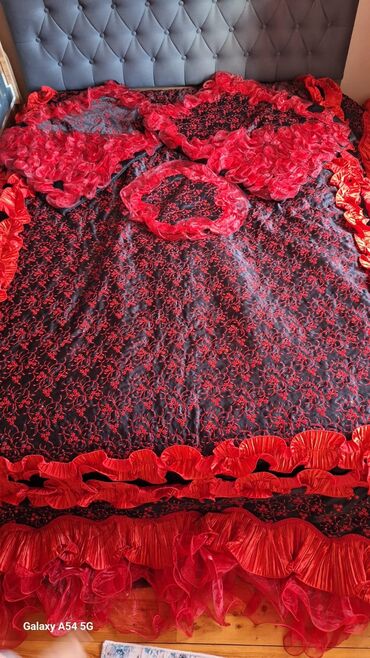 Tekstil: Örtük rəng - Qırmızı