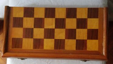 Društvene igre: Šah mahagoni cena 6000din.prodajem!   — 4