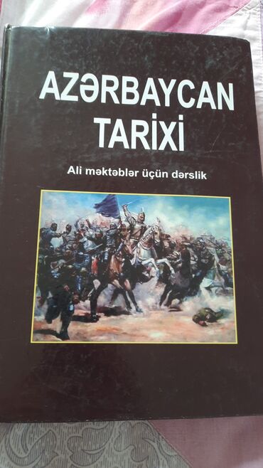 Kitablar, jurnallar, CD, DVD: Ali məktəblər üçün tarix kitabı