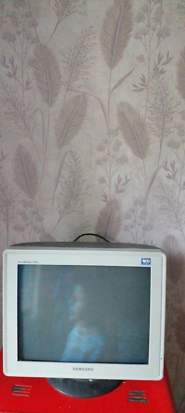 Manitor + prosesor + klaviarura + 2 kalonka cemi 50 manat