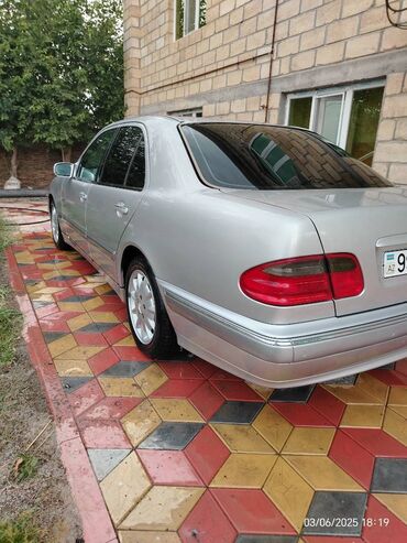 Mercedes-Benz: Mercedes-Benz E 240: 2.6 l | 2000 il Sedan — 11