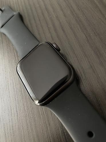 apple watch adapter: Apple Watch Series 5 40 mm (qara) – silikon Sport Band ilə — 5