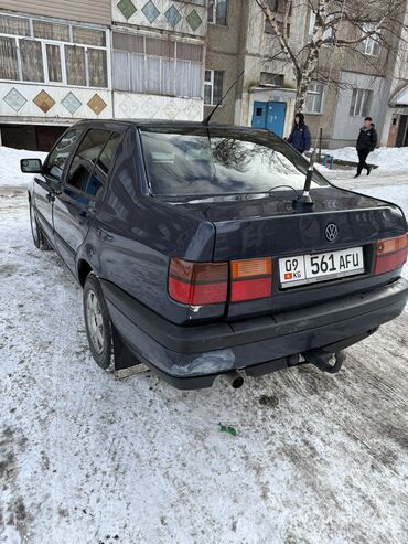 volkswagen 1999: Volkswagen Vento: 1993 г., 1.8 л, Механика, Бензин