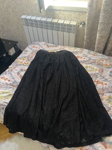 Ziyafət donları: Salam. Razmer böyük olduğu üçün satılır.42-44 razmer. 120 azn alinib