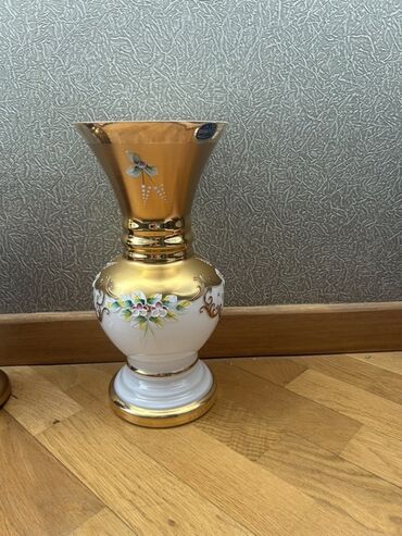 şüşə gülü: Одна ваза, Богемское стекло