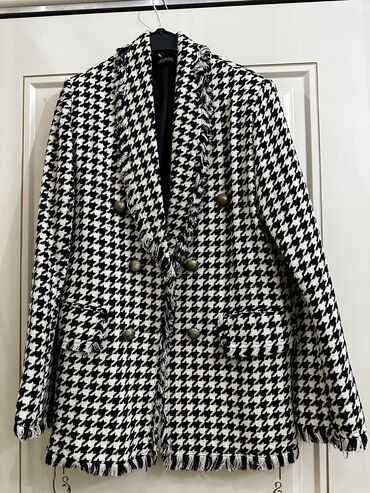 Другая женская одежда: 1)Педжак клетка 500 сом, 46 р. 2) пальто (ментоловая )оверсайс 2000