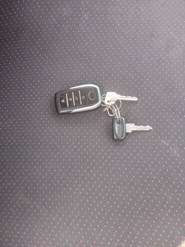 VAZ (LADA): VAZ 2101 (Jiquli) sedan – qırmızı rəng. Xüsusiyyətlər və təchizat: - — 6