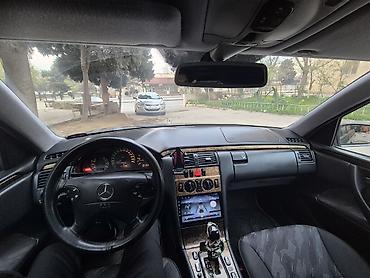 mersedes manitor: Mercedes-Benz E-Class: 2.2 l | 2000 il Sedan — 9