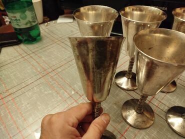 Čaše: Metalne case,solje. 6 komada,mislim da su posrebrene,nisam siguran — 4