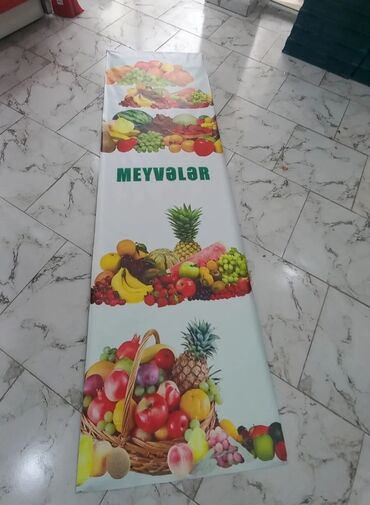 Meyvə reklam Vinilləri satılır uzunluqu 3 m 5 ededdi bir denesi 13