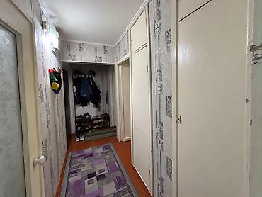 Батирлерди сатуу: 2 бөлмө, 44 м², 8-мкр 104-серия, 2 кабат, Эски ремонт — 5