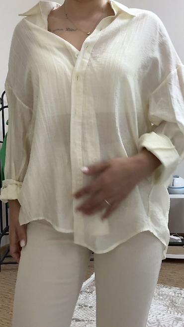 Блузки: - Универсальная база: сочетается с лонгсливами, свитерами и рубашками — 13