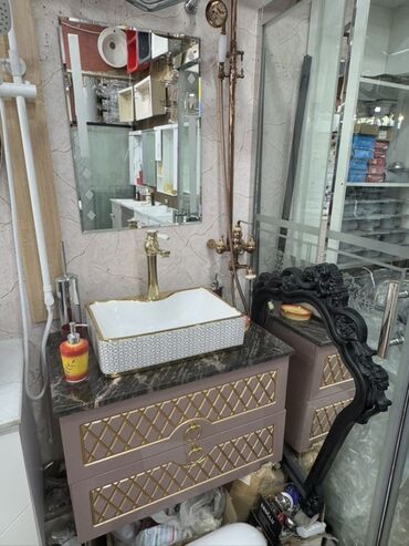 santexnik utusu: Dəbdəbəli dizaynlı vanna otağı dəsti, keramika lavabo, mərmər üstü və
