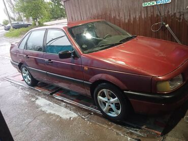 вариантга машиналар: Volkswagen Passat: 1993 г., 1.8 л, Механика, Бензин, Седан