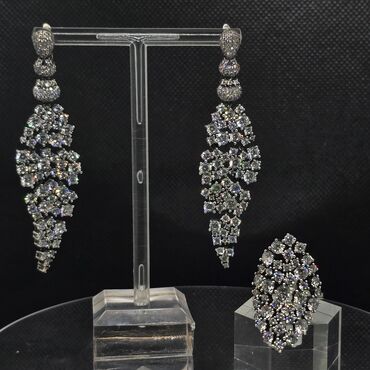 Zərgərlik dəstləri: Dəstə daxildir: Üzük, Sırğa, Swarovski, Gümüş, 925 Əyar