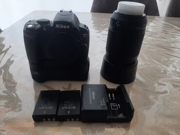 Foto və videokameralar: Nikon D40 Heçbir Problem Yoxdu Aparatin Usdunde 2 ədəd Batareya Bir