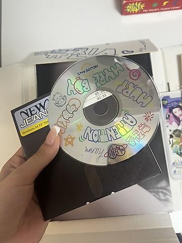 pes 21 disk: Məhsul: NewJeans – 1st EP “New Jeans” (Album Set) Təsvir: - Rəsmi — 4