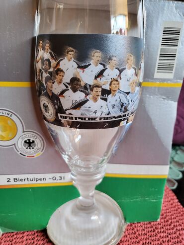 Čaše: Case nove za pivo iz 2005 godine. Case nove,dezen bez ostecenja,sve — 2