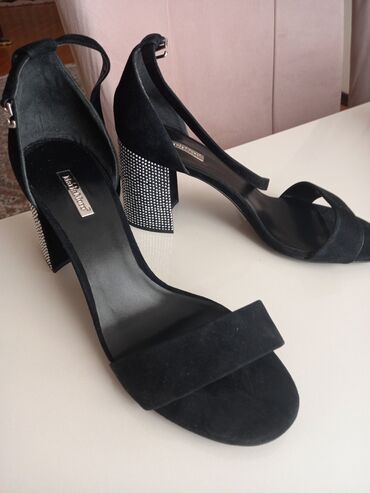 adidas adilette qadın səndəlləri: Ölçü: 39.5, rəng - Qara, Yeni