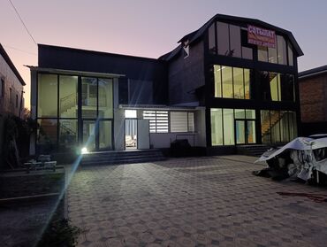 Здания: Продается здание 900 м²
Участок 8 соток 
Цена за м² 500$