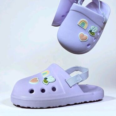 fossil mindjuse cena: Sandals, Crocs