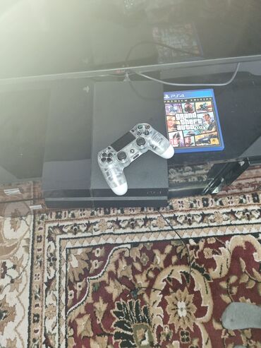 playstation 4 limited edition: Sony PlayStation 4 в хорошем состоянии с одним джойстикоми с