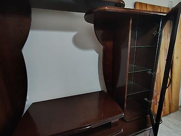 Stilske vitrine: Drvena dnevna soba – vitrina i TV komoda u kompletu - Materijal — 16