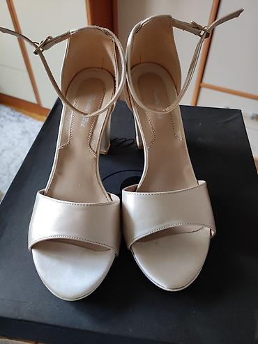 magnum cipele: Sandale nosene jednom,placene visina stikle 9cm.Veoma udobne i nosive — 5