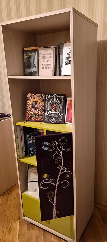 kitab dolabi: Satılır keyfiyyətli kitab şkafı. Möhkəm materialdan hazırlanıb — 1