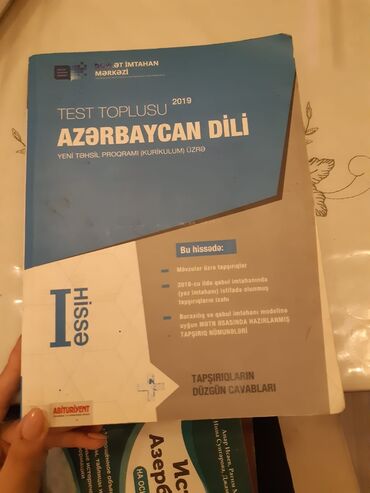 Kitablar, jurnallar, CD, DVD: 3 manat Azerbaycan dili
4 manat Biologiya 
İkinci hissə yoxtu