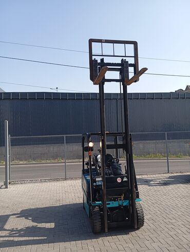 Погрузчики: Погрузчик, 2010 г., Колесный, Вилочный — 9