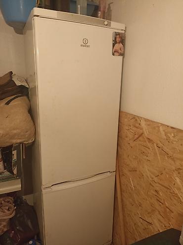 mini refrigerator: Холодильник Indesit, двухкамерный, белый. - Классическая компоновка — 2