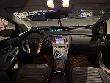 stop: Toyota Prius: 2015 г., 1.8 л, Автомат, Гибрид, Лифтбек — 9