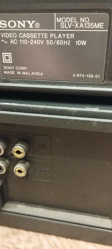 магнитофон нота: Два видеомагнитофона VHS. 1) Sony (модель из серии SLV, на панели — 5