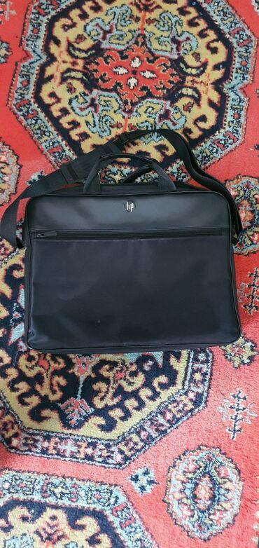 noutbuk çantasi: HP notebook çantası. Çox keyfiyyətli və dözümlüdü. Heç bir deffekti
