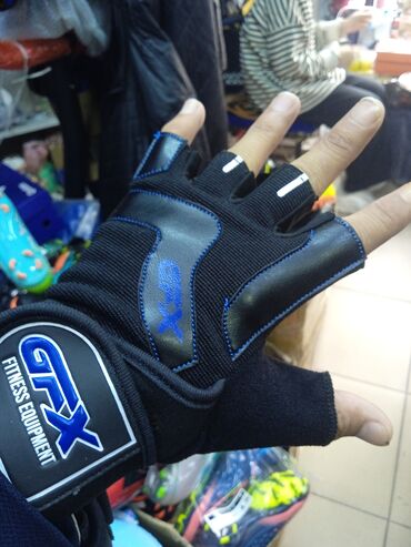 футболные перчатки: Фитнес перчатки высшего качества. очень удобные . По выгодной цене 👍