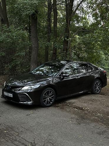 Toyota: Toyota Camry: 2021 г., Гибрид — 4