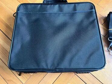 Futrole i torbe za laptopove: Izuzetno kvalitetna torba za laptop; Dimenzije: 41x33x8(9)cm; Sa — 3