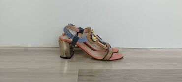 Γυναικεία είδη Υπόδησης: Σανδάλια Fendi. Αυθεντικός. Πολύ καλή κατάσταση. Δέρμα. Τακούνια 6 cm — 2