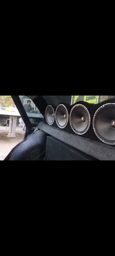 mikrofon kalonka: Avtomobil üçün akustik set: arxa rəfdə xüsusi hazırlanmış paneldə