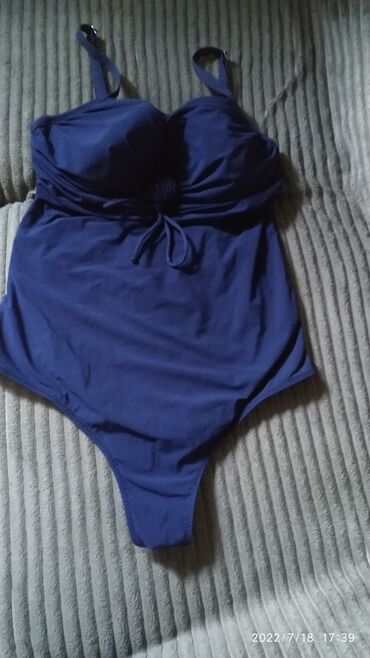 Kupaći kostim jednodelni, veoma lepo očuvan, veličina 52,tamno plava