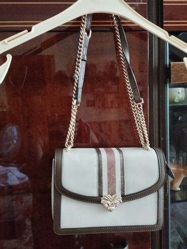 Tava-qazan dəstləri: Bu dəst müxtəlif mətbəx alətlərini və açarları əhatə edir. Dəstə — 12