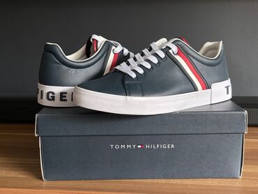 Krasofkalar və idman ayaqqabıları: Tommy Hilfiger
Orijinaldır Yenidir qutusunda
41 ölçü