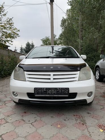 хетчбек: Toyota ist: 2002 г., 1.3 л, Автомат, Бензин, Хэтчбэк