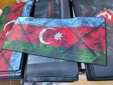 Mauslar: Müxtəlif dizaynlarda, o cümlədən Azərbaycan bayrağı, dünya xəritəsi və